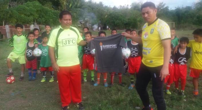 Berbagi Bola Sampai Minahasa